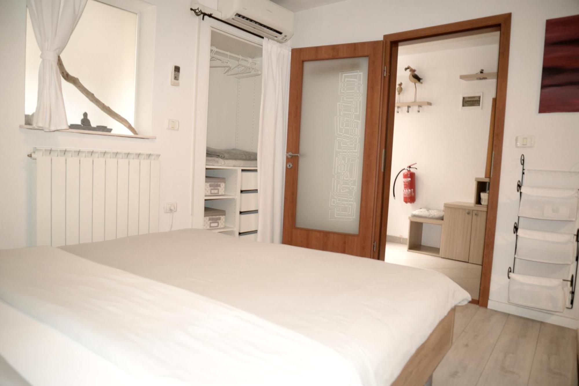 Medizen Apartment Izola Luaran gambar